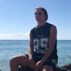 Poslechněte si interpreta Original, sledujte hudební videa, přečtěte si životopis, podívejte se na data turné a další informace.