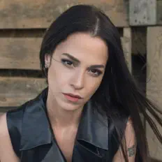 聆聽 Zeynep Doruk、觀看音樂影片、閱讀小傳、查看巡演日期等！