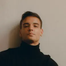 Ouve Justin Hartinger, vê vídeos de música, lê a biografia, vê as datas da digressão e muito mais!