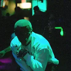 James LaVigneを聴いたり、ミュージックビデオを鑑賞したり、経歴やツアー日程などを確認したりしましょう！