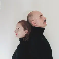 Dengarkan Single, tonton video musik, baca bio, lihat tanggal tur & lainnya!