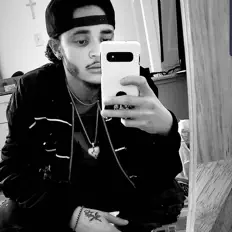 聆聽 Cloud Angeles、觀看音樂影片、閱讀小傳、查看巡演日期等！