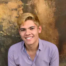 Anthony Snyder सुनें, म्यूज़िक वीडियो देखें, बायो पढ़ें, दौरे की तारीखें और बहुत कुछ देखें!