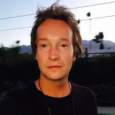 Poslechněte si interpreta inS, sledujte hudební videa, přečtěte si životopis, podívejte se na data turné a další informace.