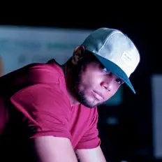 Escucha a J Alex, mira videos musicales, lee su biografía, consulta las fechas de las gira y más.