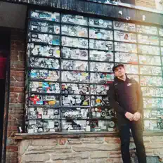 聆聽 Starterjacket、觀看音樂影片、閱讀小傳、查看巡演日期等！