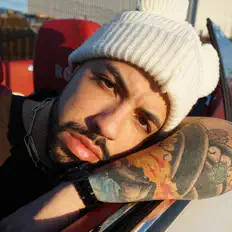 MISCHIFFを聴いたり、ミュージックビデオを鑑賞したり、経歴やツアー日程などを確認したりしましょう！