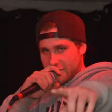 Frankie Adeptを聴いたり、ミュージックビデオを鑑賞したり、経歴やツアー日程などを確認したりしましょう！