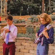 Hello! सुनें, म्यूज़िक वीडियो देखें, बायो पढ़ें, दौरे की तारीखें और बहुत कुछ देखें!