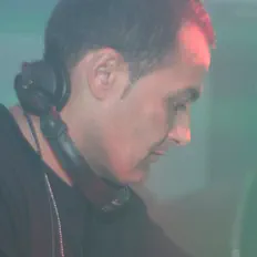 Matt Mikke을(를) 듣고, 뮤직 비디오를 보고, 약력을 읽고, 투어 일정 등을 확인하세요!