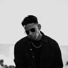 Elvy dinle, müzik videolarını izle, biyografisini oku, tur tarihlerini ve daha fazlasını gör!