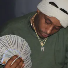 Mike Hustleを聴いたり、ミュージックビデオを鑑賞したり、経歴やツアー日程などを確認したりしましょう！