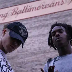 收听 T.R.4.L.、观看音乐视频、阅读小传、查看巡演日期等 ！