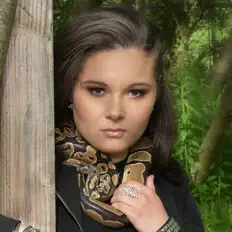 聆聽 Moriah Formica、觀看音樂影片、閱讀小傳、查看巡演日期等！