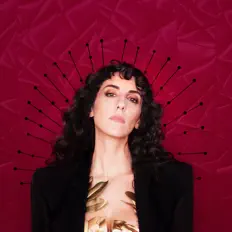 Damla Pehlevan dinle, müzik videolarını izle, biyografisini oku, tur tarihlerini ve daha fazlasını gör!