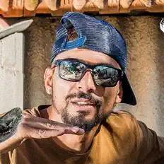 OISEAUTYSON을(를) 듣고, 뮤직 비디오를 보고, 약력을 읽고, 투어 일정 등을 확인하세요!