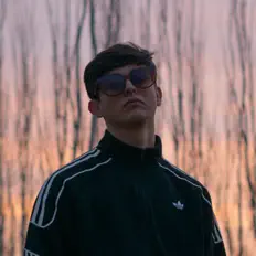 Écoutez Tin, regardez des vidéoclips, lisez la biographie, consultez les dates de tournée et plus encore !