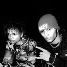 聆聽 Drip & Zay、觀看音樂影片、閱讀小傳、查看巡演日期等！