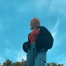 收听 Milly、观看音乐视频、阅读小传、查看巡演日期等 ！