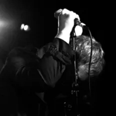 Hör dir The Debris an, schau dir Musikvideos an, lies die Biografie, finde Tourdaten und mehr!