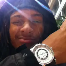 LG LEGiTを聴いたり、ミュージックビデオを鑑賞したり、経歴やツアー日程などを確認したりしましょう！