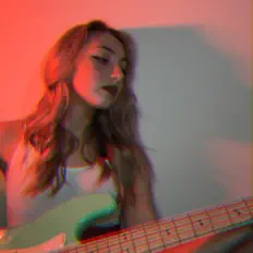 Escucha a Indi Faulkner, mira videos musicales, lee su biografía, consulta las fechas de las gira y más.