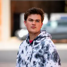 收听 Adameant、观看音乐视频、阅读小传、查看巡演日期等 ！