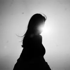 Tynullを聴いたり、ミュージックビデオを鑑賞したり、経歴やツアー日程などを確認したりしましょう！