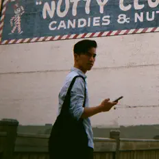 收听 loftii、观看音乐视频、阅读小传、查看巡演日期等 ！