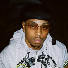 Dengarkan Young Artz, tonton video musik, baca bio, lihat tanggal tur & lainnya!