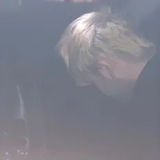 聆聽 Trip III、觀看音樂影片、閱讀小傳、查看巡演日期等！