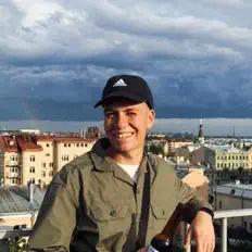 Hör dir Ty RON an, schau dir Musikvideos an, lies die Biografie, finde Tourdaten und mehr!