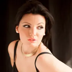 Poslechněte si interpreta Exoena, sledujte hudební videa, přečtěte si životopis, podívejte se na data turné a další informace.