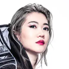 Écoutez 李盈盈, regardez des vidéoclips, lisez la biographie, consultez les dates de tournée et plus encore !