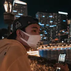 聆聽 Yonexx、觀看音樂影片、閱讀小傳、查看巡演日期等！