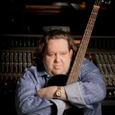 Joey Stuckeyを聴いたり、ミュージックビデオを鑑賞したり、経歴やツアー日程などを確認したりしましょう！