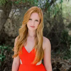 Ascolta Rhian Bristol, guarda video musicali, leggi la biografia, vedi le date del tour & altro!