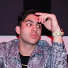 收听 CRDO、观看音乐视频、阅读小传、查看巡演日期等 ！