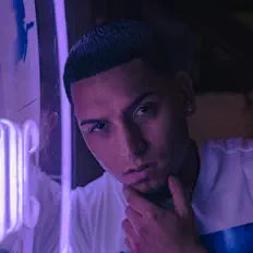 Mania सुनें, म्यूज़िक वीडियो देखें, बायो पढ़ें, दौरे की तारीखें और बहुत कुछ देखें!