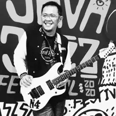 Indra NB을(를) 듣고, 뮤직 비디오를 보고, 약력을 읽고, 투어 일정 등을 확인하세요!