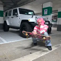 聆聽 Henny Seear、觀看音樂影片、閱讀小傳、查看巡演日期等！