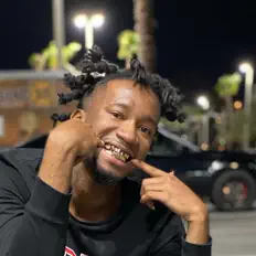 Poslechněte si interpreta Baby23, sledujte hudební videa, přečtěte si životopis, podívejte se na data turné a další informace.