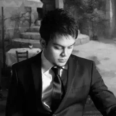 Milad Farhoodiを聴いたり、ミュージックビデオを鑑賞したり、経歴やツアー日程などを確認したりしましょう！