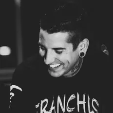 Dengarkan Khris O'Neil, tonton video musik, baca bio, lihat tanggal tur & lainnya!