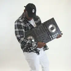 Poslechněte si interpreta Dj Lolo, sledujte hudební videa, přečtěte si životopis, podívejte se na data turné a další informace.