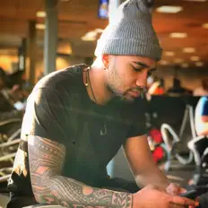 Poslechněte si interpreta LoonGoonA1, sledujte hudební videa, přečtěte si životopis, podívejte se na data turné a další informace.