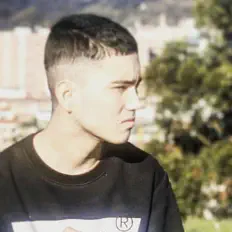 Nasterを聴いたり、ミュージックビデオを鑑賞したり、経歴やツアー日程などを確認したりしましょう！