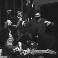 Ascolta Bandits, guarda video musicali, leggi la biografia, vedi le date del tour & altro!