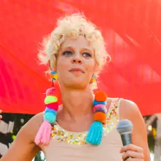 Escucha a KEY ERA, mira videos musicales, lee su biografía, consulta las fechas de las gira y más.