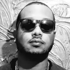 聆聽 Aceman、觀看音樂影片、閱讀小傳、查看巡演日期等！